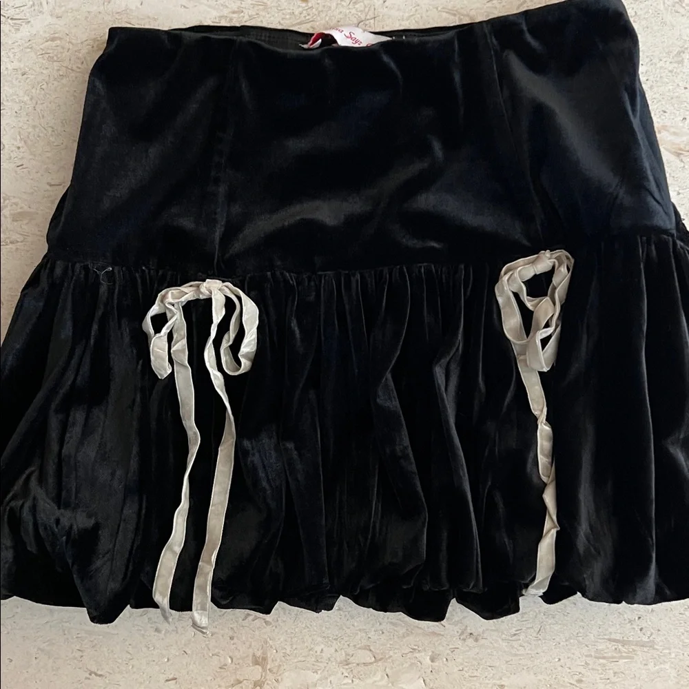 $128 Lisa Says Gah Scarlett black velvet Bubble Mini Skirt lt gray ribbons M - Picture 2 of 9